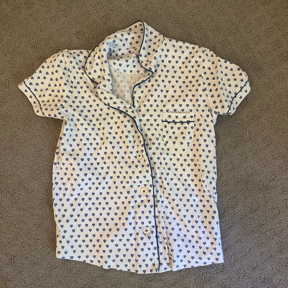 Roller rabbit white and blue hearts pj top